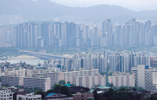 서울 남산에서 바라본 시내 아파트 단지의 모습 [연합]