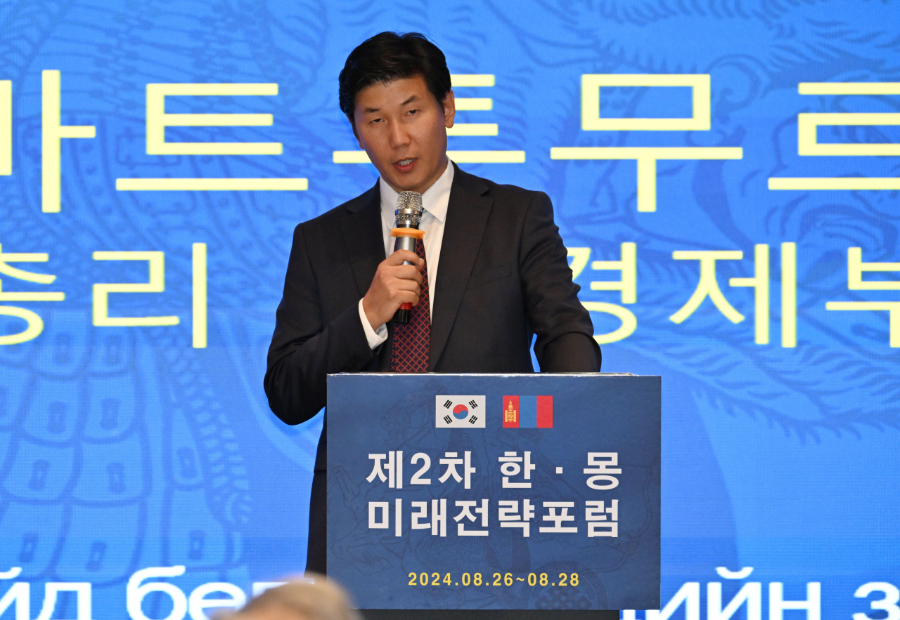 제2차 한·몽 미래전략포럼이 27일 몽골 울란바토르에 위치한 노보텔 울란바토르 몽골에서 열린 가운데 바트투무르 몽골 제1부총리 겸 경제개발부 장관 고문이 축사를 하고 있다. 울란바토르=박해묵 기자