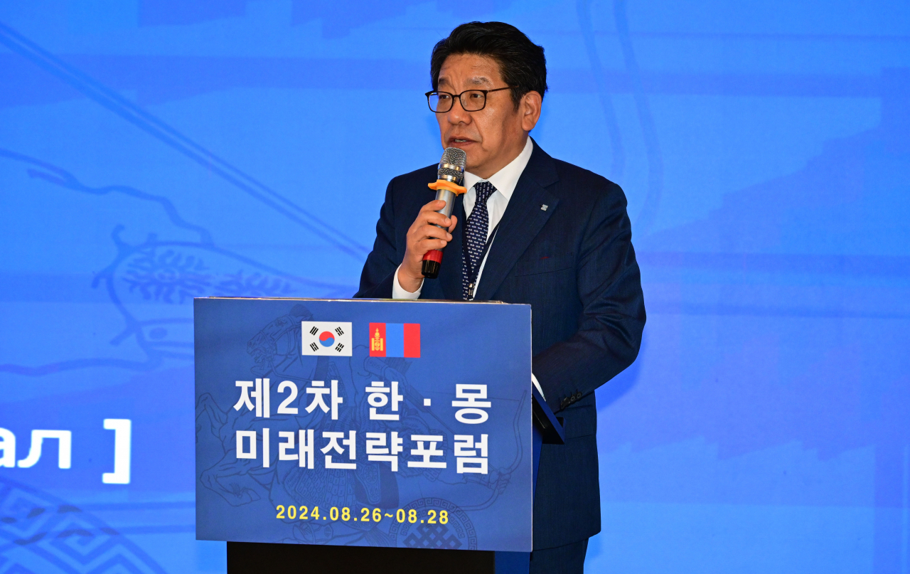 제2차 한·몽 미래전략포럼이 27일 몽골 울란바토르에 위치한 노보텔 울란바토르 몽골에서 열린 가운데 최진영 헤럴드미디어그룹 대표가 환영사를 하고 있다. 울란바토르=박해묵 기자