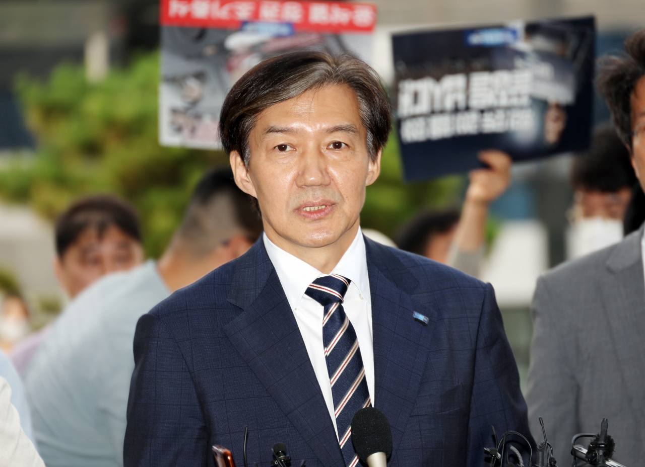 조국 조국혁신당 대표가 31일 오전 참고인 신분으로 검찰 조사를 받기 위해 전주지검 청사로 들어오고 있다. [연합]
