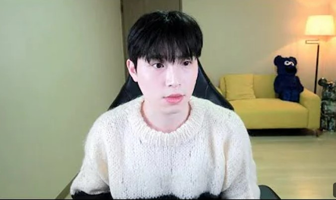 서울중앙지법은 먹방 유튜버 웅이에게 1심에서 징역형 집행유예를 선고했다. [유튜브 캡처]
