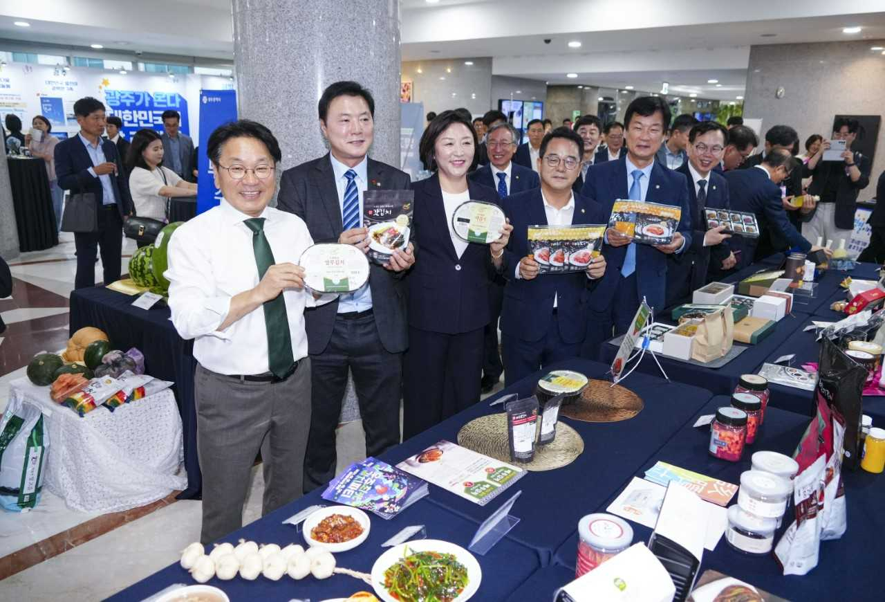광주광역시(시장 강기정)는 2일 오전 서울 국회에서 ‘국회, 광주의 날’ 개막식을 열었다. 이 행사는 3일까지 이틀간 국회에서 진행된다.