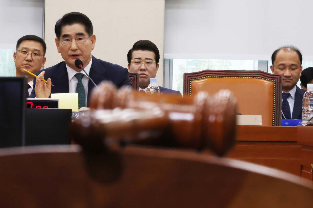 김용현 국방장관 후보자가 2일 서울 여의도 국회에서 열린 인사청문회에서 질의에 답하고 있다. [연합]