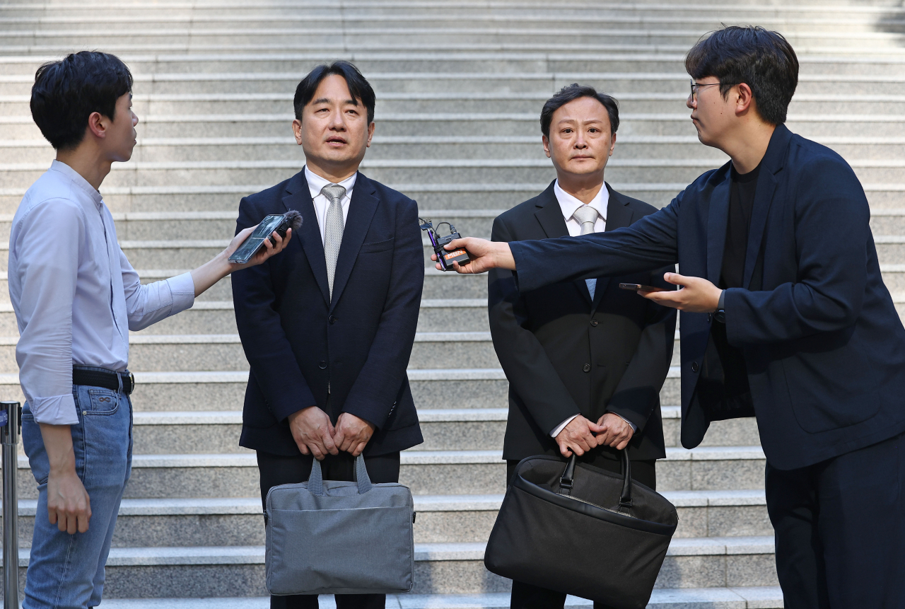 류화현(왼쪽부터) 위메프 대표와 류광진 티몬 대표가 30일 오후 서울 서초구 서울회생법원에서 티몬·위메프 사태 관련 2차 회생절차 협의회를 마친 뒤 기자회견을 하고 있다. [연합]