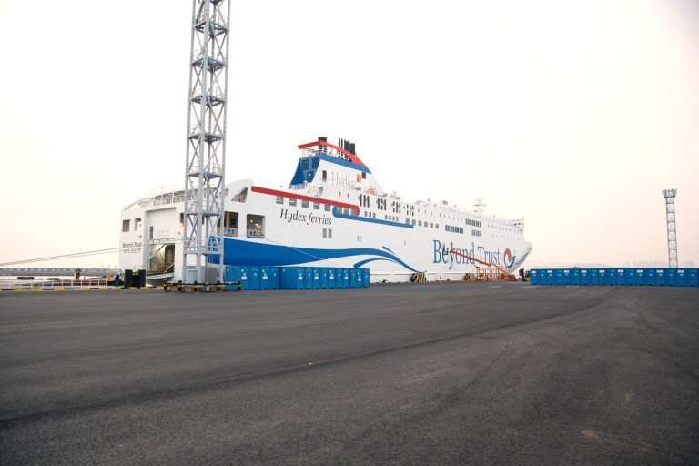 인천항 연안2부두 비욘드트러스트호 이용 선석