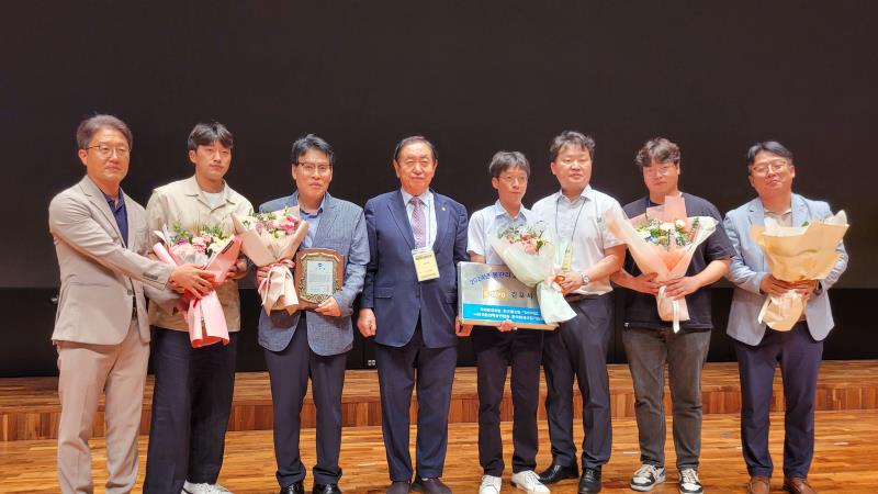 김포시 맑은물사업소는 지난달 29일 정선 하이원 그랜드호텔에서 열린 제41회 2024년 하반기 물종합기술연찬회에서 물관리 최우수기관으로 선정돼 기관표창을 받았다.[김포시 제공