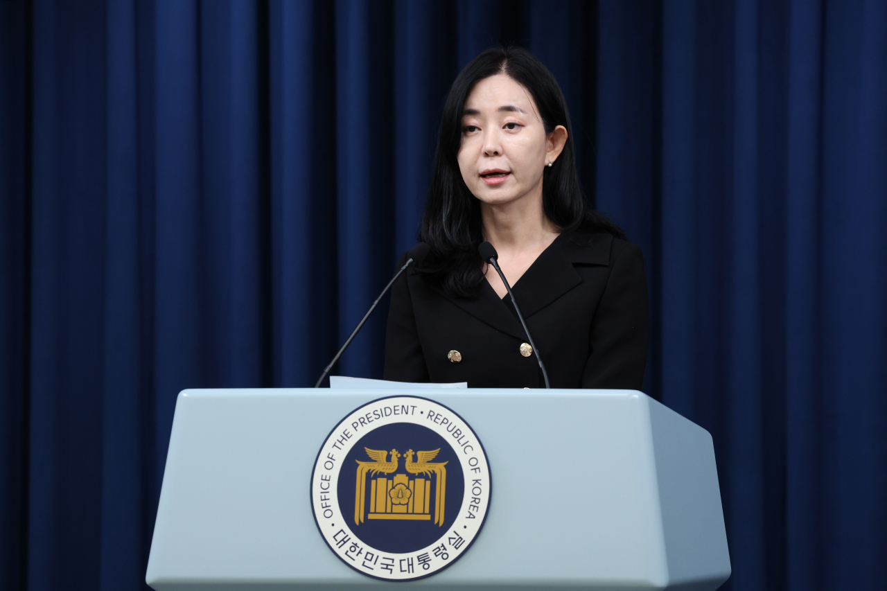 정혜전 대통령실 대변인이 2일 서울 용산 대통령실 청사에서 현안 브리핑을 하고 있다. [연합]