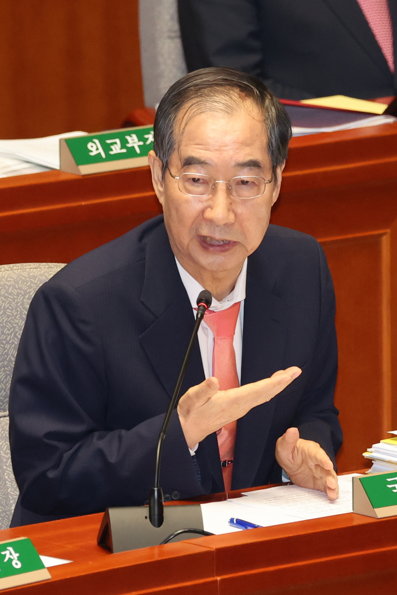한덕수 국무총리가 2일 오전 국회에서 2023 회계연도 결산심사를 위해 열린 예산결산특별위원회 전체회의에서 ‘친일 논란’과 관련한 질의에 답하고 있다. [연합]