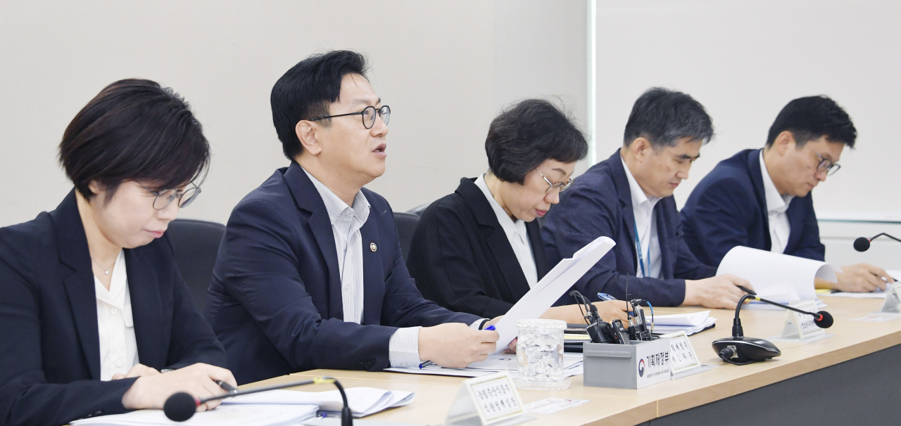 김범석 기획재정부 차관이 3일 오전 서울 종로구 정부서울청사에서 열린 '제45차 경제관계차관회의 겸 제32차 물가관계차관회의'를 주재, 모두발언을 하고 있다. [기획재정부 제공]