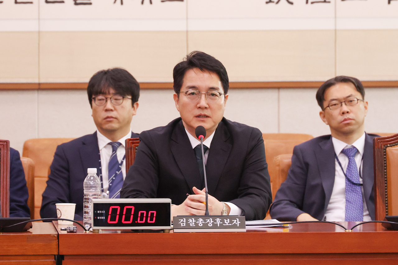 심우정 검찰총장 후보자가 3일 서울 여의도 국회 법제사법위원회에서 열린 인사청문회에서 답변하고 있다. [연합]
