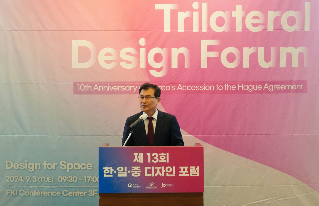 3일 FKI타워 컨퍼런스센터(서울시 영등포구)에서 열린 한국의 헤이그 협정 가입 10주년을 기념키 위한 ‘제13회 한·일·중 디자인포럼’에서 김시형 특허청차장이 인삿말을 전하고 있다.