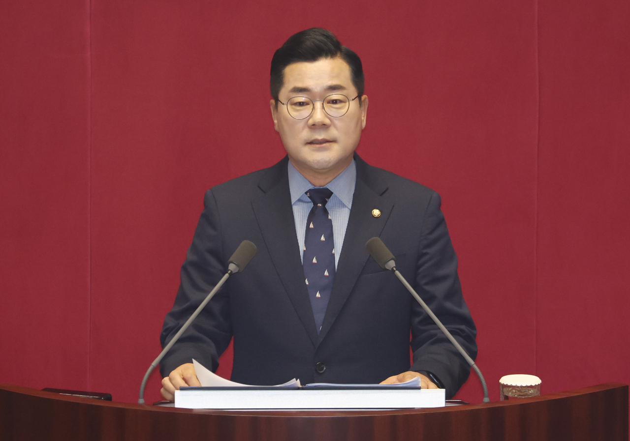 박찬대 더불어민주당 원내대표가 4일 국회에서 열린 본회의에서 교섭단체 대표 연설을 하고 있다. [연합]