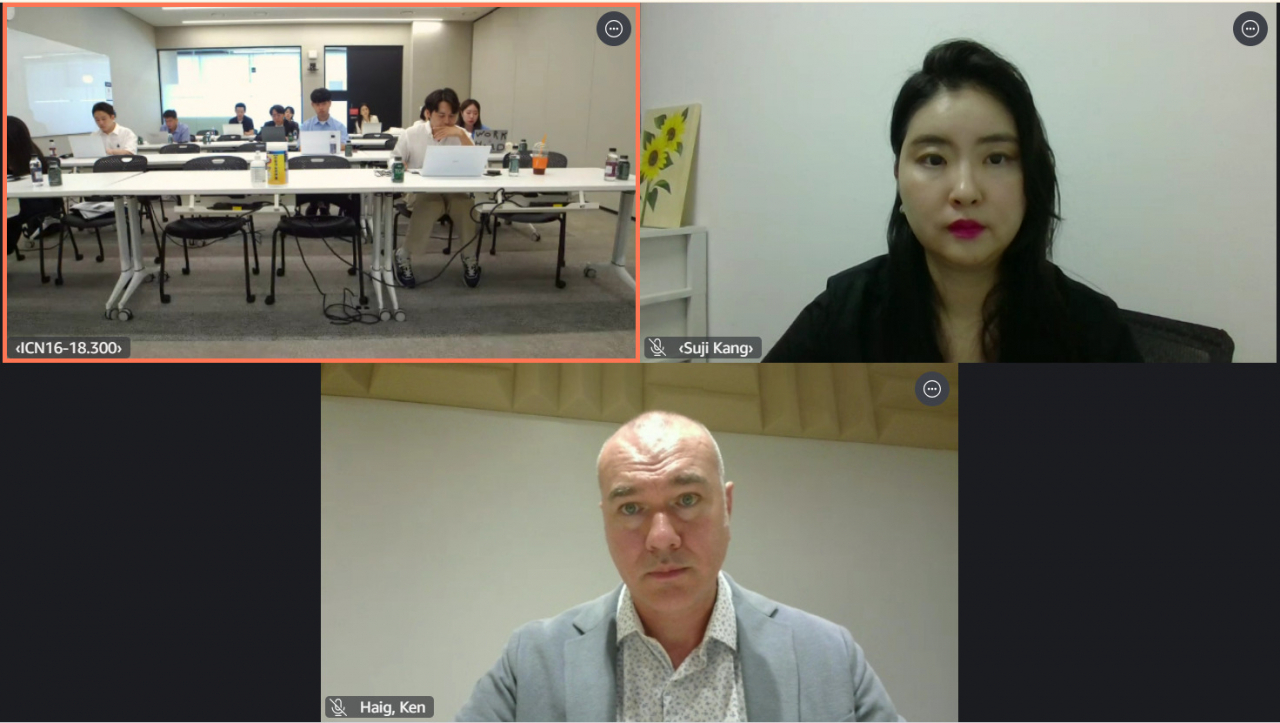 켄 헤이그 AWS 아시아태평양 및 일본 에너지·환경 정책 총괄(아랫줄)이 4일 온라인으로 진행된 ‘AWS 지속가능성 미디어 브리핑’에서 발언하고 있다. [AWS 제공]