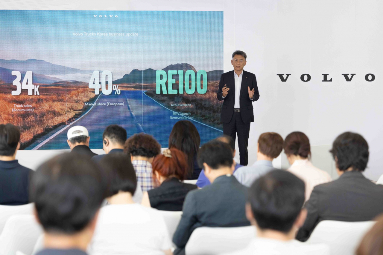 볼보 FH Aero 신차 발표 미디어 간담회에 참석한 박강석 볼보트럭코리아 대표이사가 발표를 진행하고 있다. [볼보트럭코리아 제공]