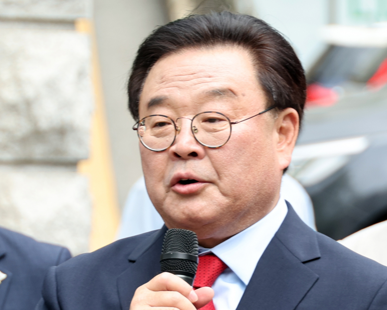서울시교육감 보궐선거를 한 달여 앞둔 5일 조전혁 전 한나라당 의원이 서울시교육청 앞에서 출마 선언 기자회견을 하고 있다. [연합]