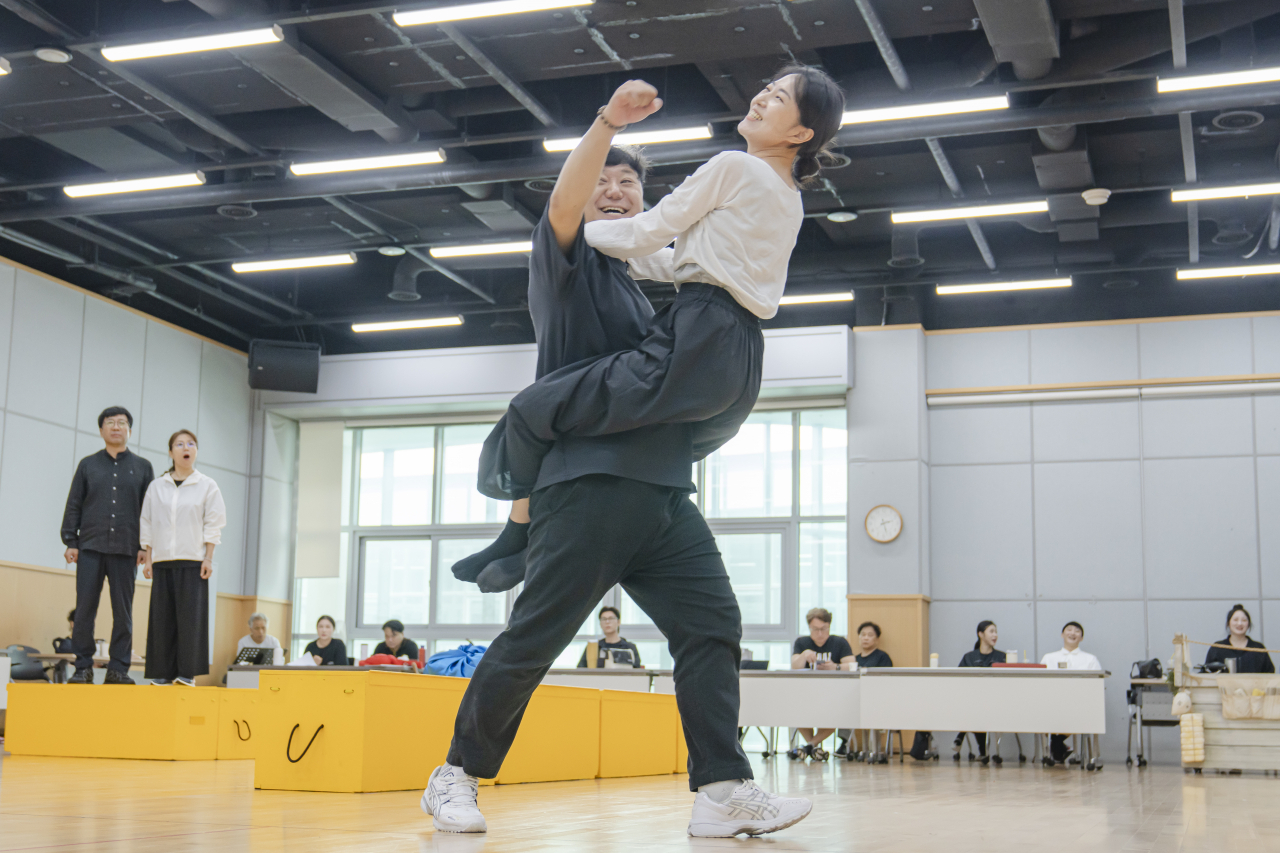 국립창극단 1등 히트작 ‘변강쇠 점 찍고 옹녀’의 연습 장면 [국립극장 제공]