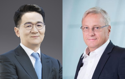 조원태(왼쪽) 한진그룹 회장과 크리스티안 쉬어러 에어버스 상용기부문 최고경영자. [각사 제공]