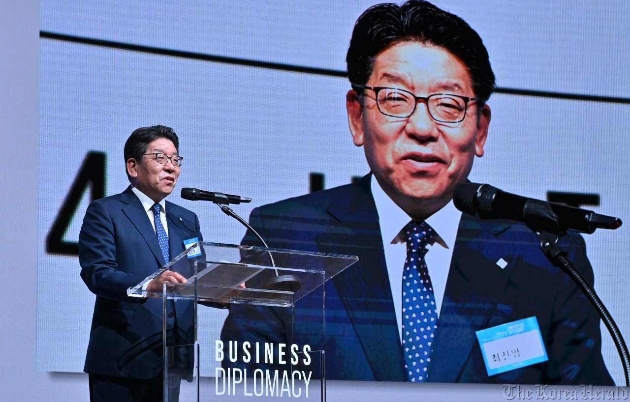 최진영 헤럴드미디어그룹 대표이사가 5일 오전 서울 중구 대한상공회의소 국제회의장에서 열린 ‘2024 코리아헤럴드 HIT 포럼’에서 개회사를 하고 있다. 임세준 기자