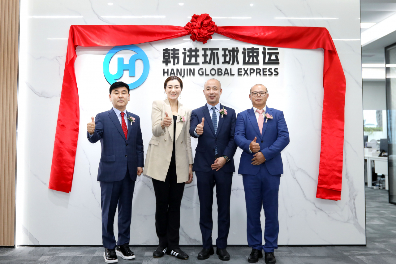 노삼석(왼쪽부터) 한진 대표이사 사장, 조현민 사장, 로저 허 AWOT CEO, 데이비드 리(Daivd Lee) COO [한진 제공]