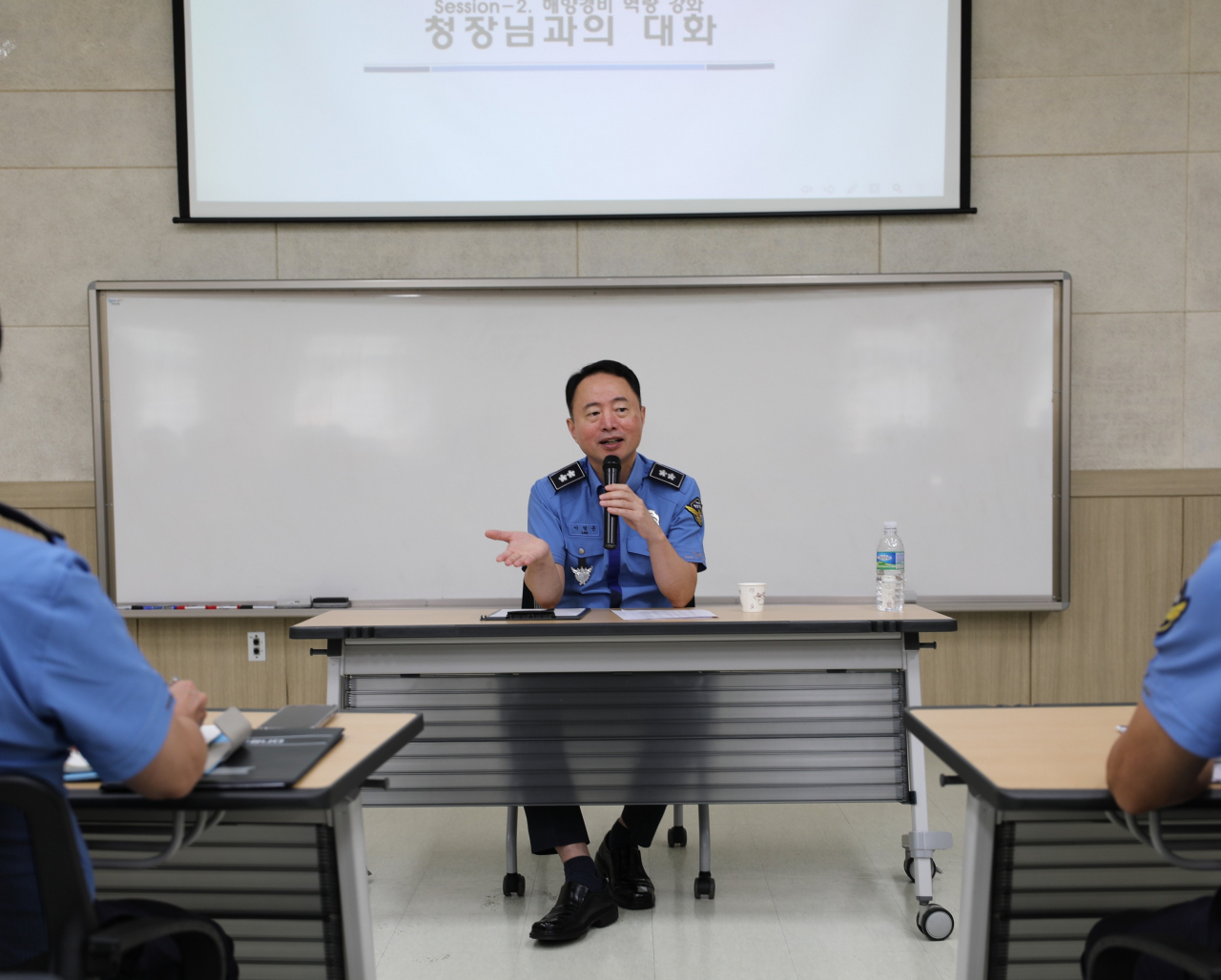 불법 외국 어선 대응을 위한 합·정장 워크숍을 주재하고 있는 이명준청장