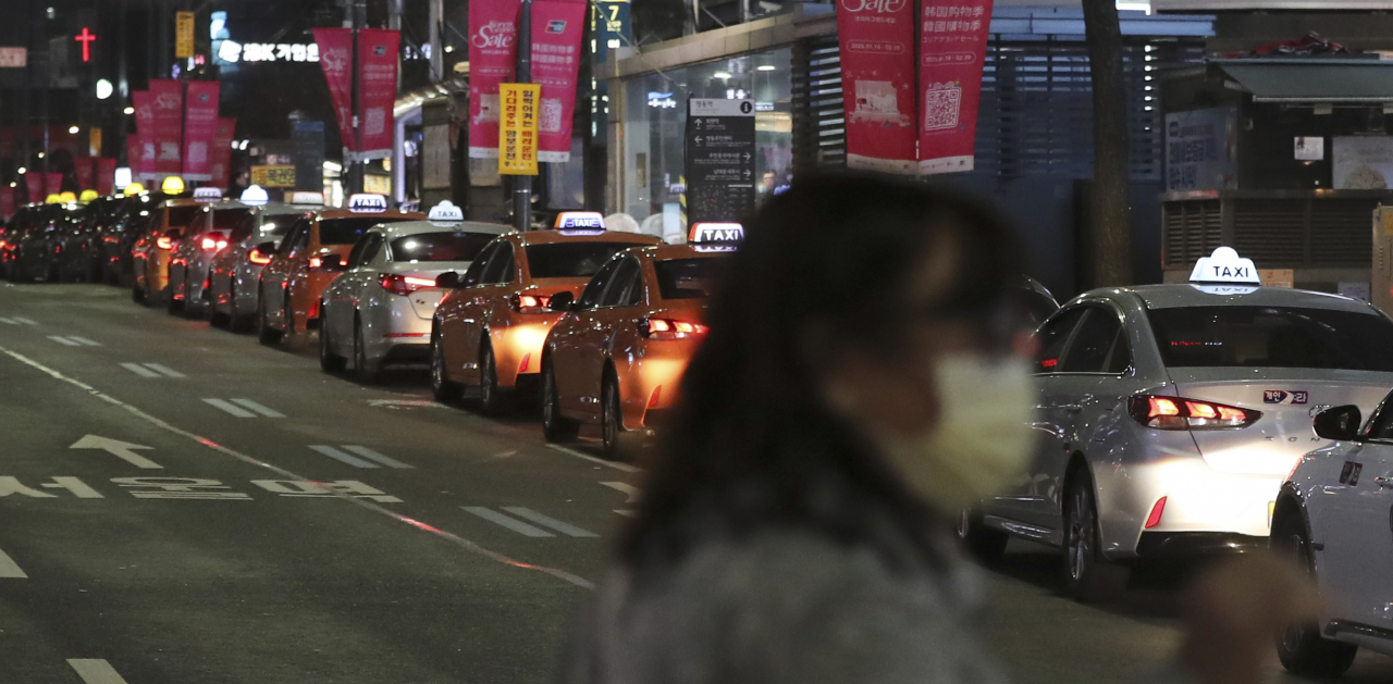 명동 앞 도로에 늘어선 택시 풍경 [뉴시스]