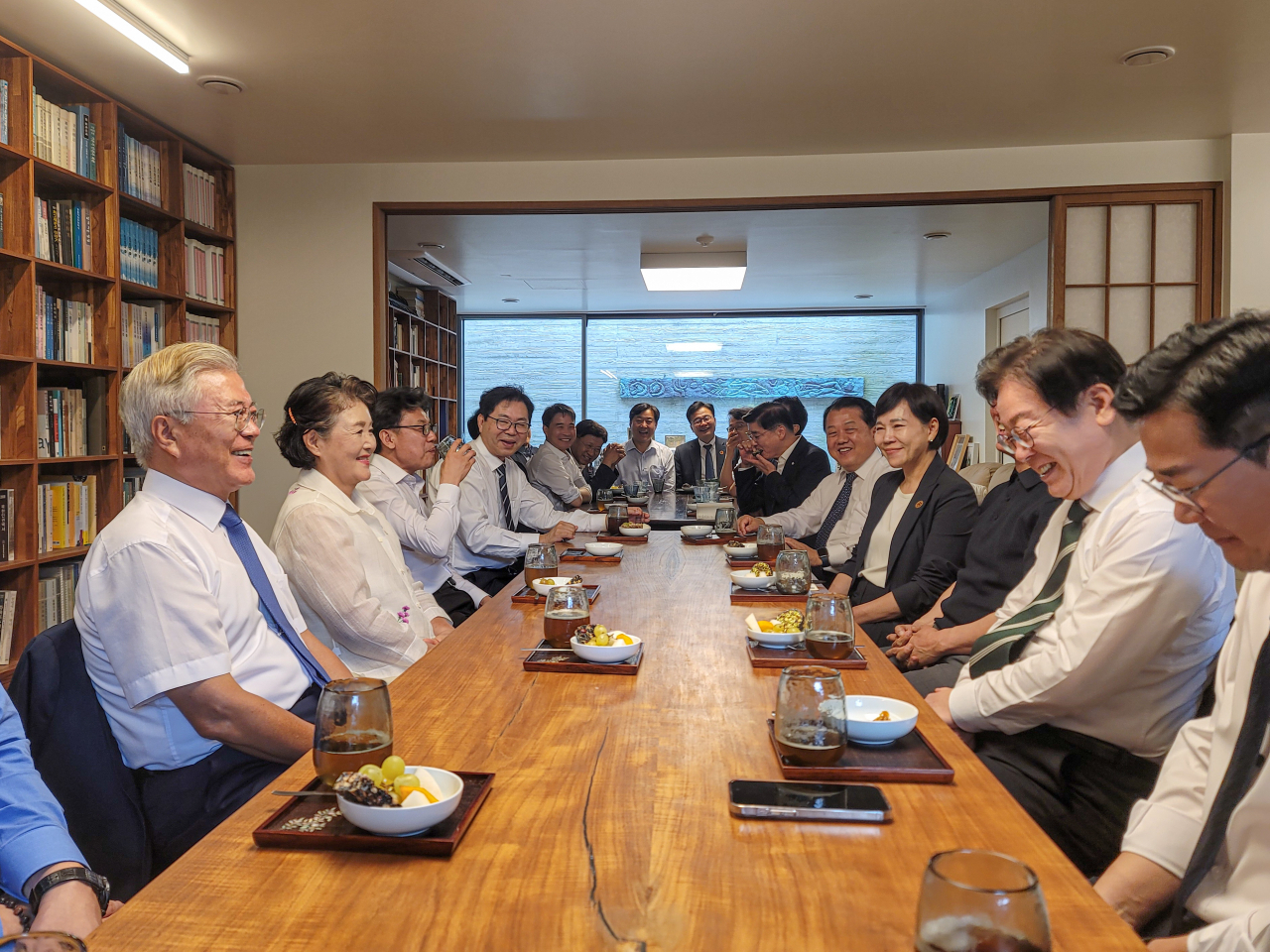 문재인 “민주 재집권 준비를”-이재명 “정부 작태, 정치탄압”[이런정치]