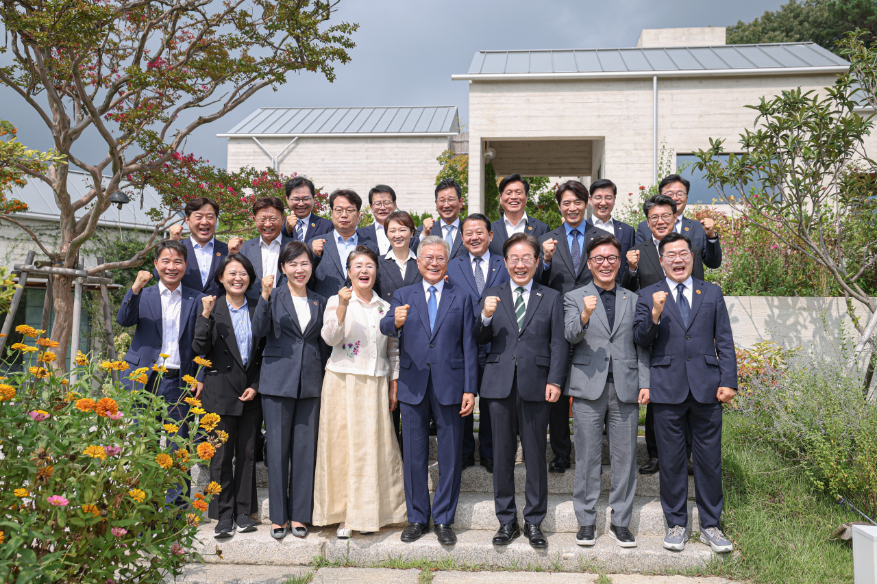 문재인 “민주 재집권 준비를”-이재명 “정부 작태, 정치탄압”[이런정치]