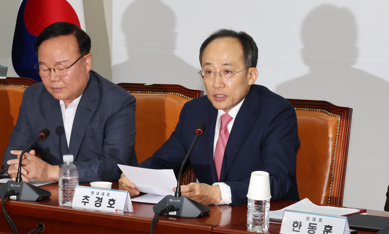 추경호(오른쪽) 국민의힘 원내대표가 9일 오전 국회에서 열린 최고위원회의에서 발언하고 있다. [연합]