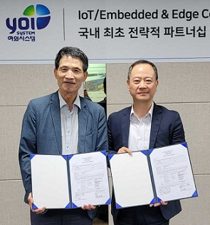 성명기 여의시스템대표(왼쪽)와 케빈 투 슈퍼마이크로컴퓨터 수석부사장이 최근 경기 성남시 여의시스템 본사에서 공식 파트너 계약을 맺고 있다. [여의시스템 제공]