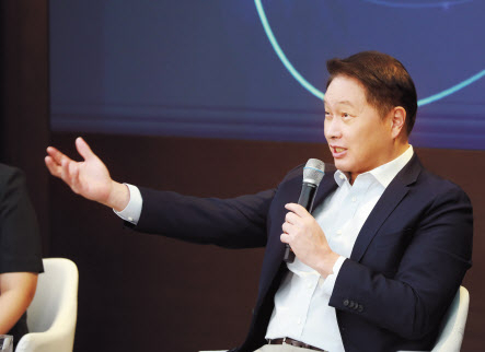 최태원 SK그룹 회장이 지난달 열린 ‘이천포럼 2024’ 폐막 세션에서 마무리 발언을 하고 있는 모습 [SK 제공]