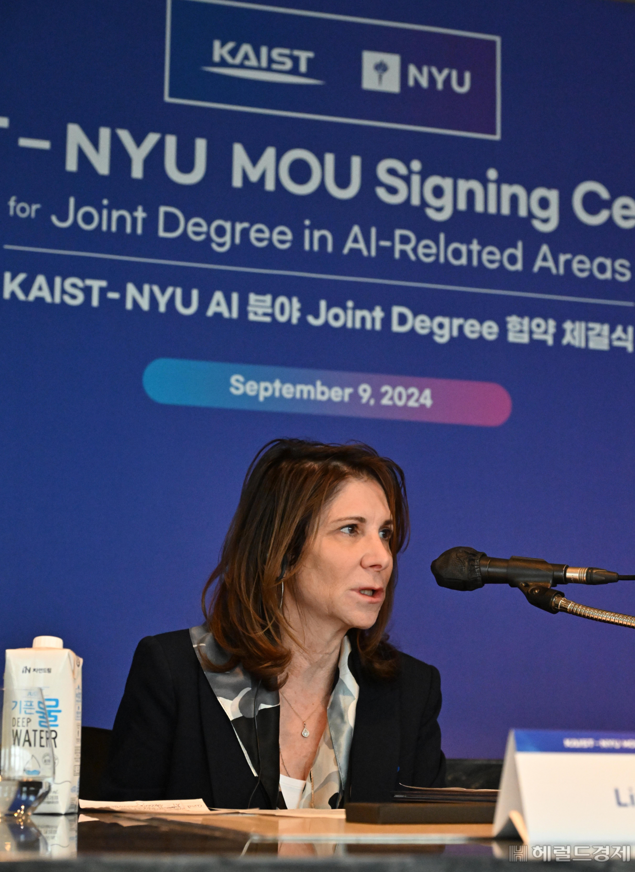 린다 밀스 뉴욕대학교 총장이 9일 오전 서울 종로구 포시즌스 호텔에서 열린 KAIST-NYU 인공지능 분야 공동학위제(Joint Degree) 도입을 위한 업무협약식에 참석해 기자들의 질의에 답변하고 있다. 임세준 기자