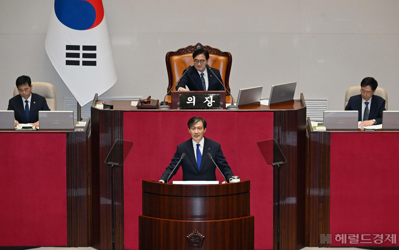 조국 조국혁신당 대표가 9일 오후 서울 여의도 국회에서 열린 본회의에서 비교섭단체 대표 연설을 하고 있다. 이상섭 기자