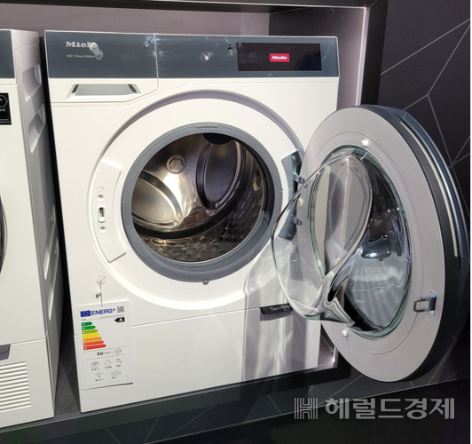 밀레가 이번 IFA 2024에서 선보인 ‘W2 노바 에디션 세탁기’. 베를린=김현일 기자