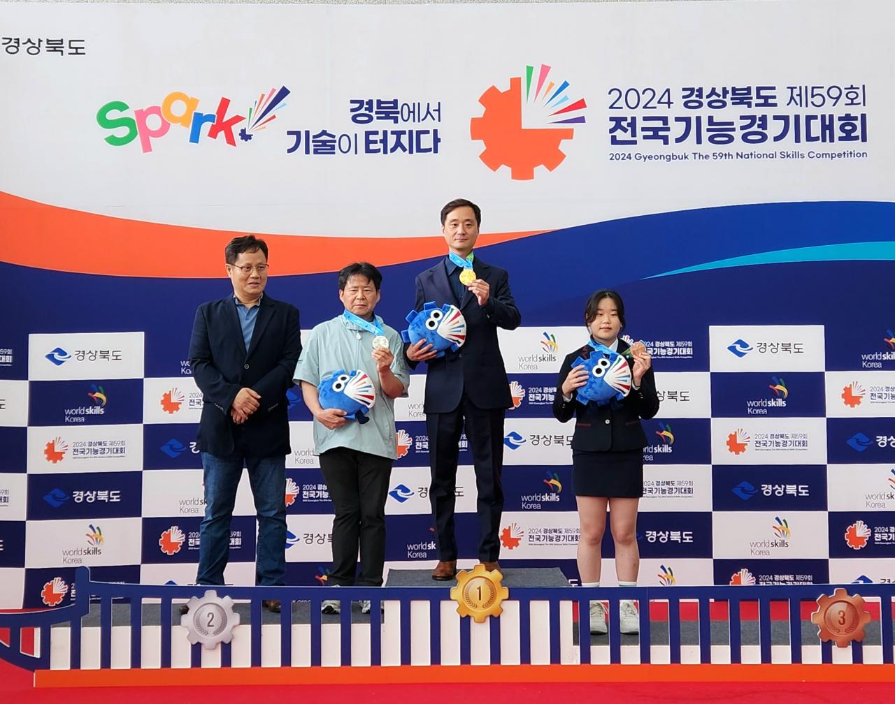 서울시 선수단은 제59회 전국기능경기대회에서 금 3명, 은 5명, 동 4명, 우수 9명 등 총 21명이 입상했다. 사진은 귀금속공예 분야에서 금메달을 딴 김윤봉 서울시 대표 선수.[서울시 제공]