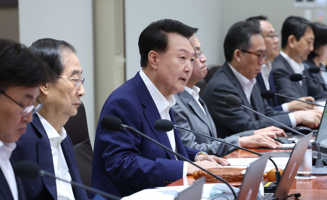 윤석열 대통령이 10일 서울 용산 대통령실 청사에서 열린 국무회의에서 발언하고 있다. [연합]