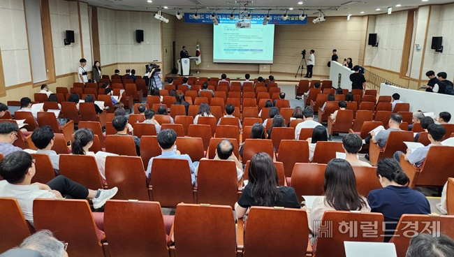 10일 오후 전남 국립의대 설립을 위한 설명회가 순천대 파루홀에서 열리고 있다. /박대성 기자.