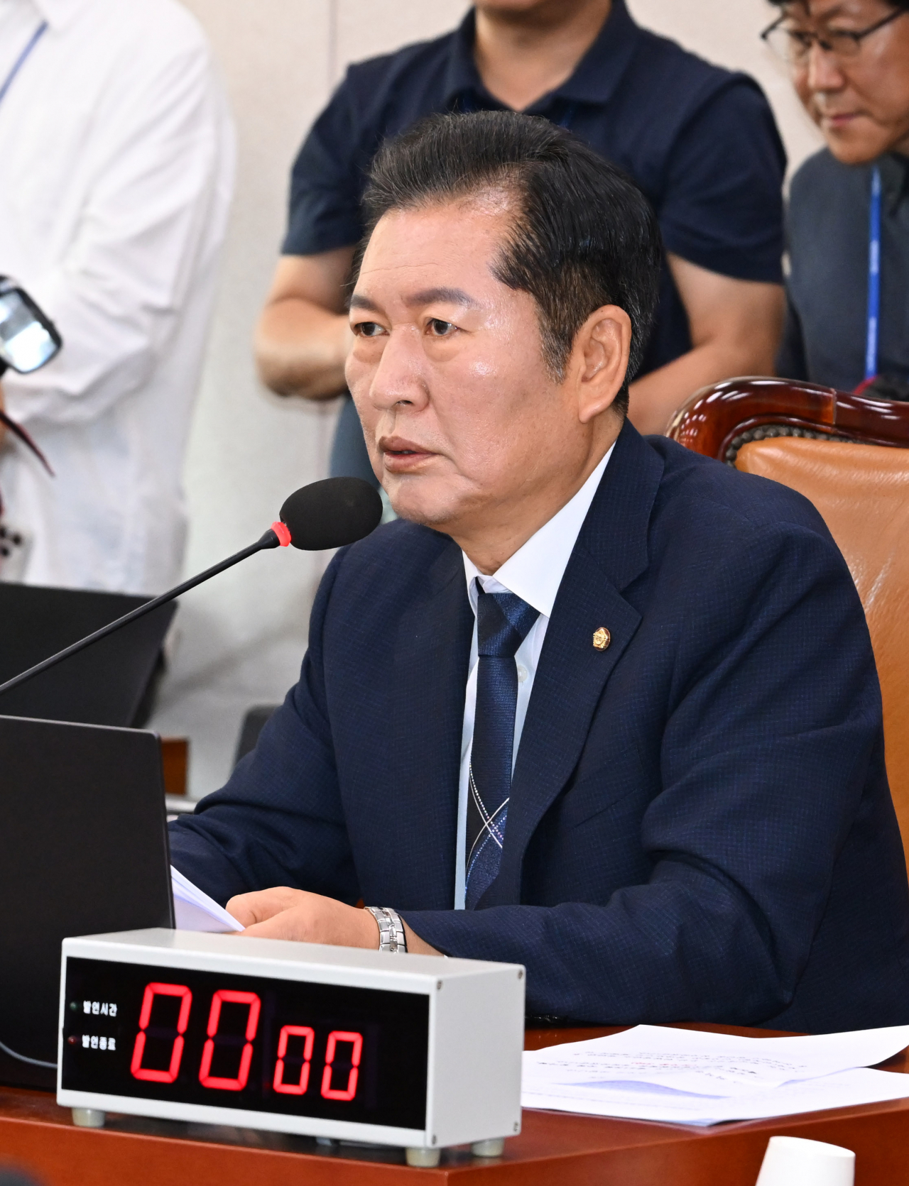 정청래 국회 법사위원장이 11일 오전 서울 여의도 국회에서 열린 법제사법위원회 전체회의에서 발언을 하고 있다. 이상섭 기자