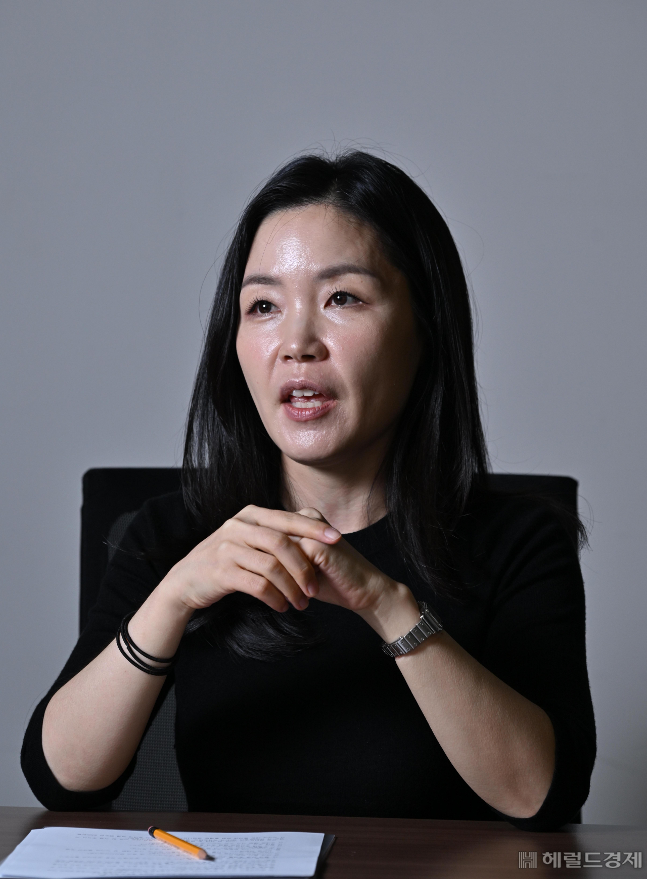 개인 주식투자자 김윤아 씨가 11일 오후 서울 용산구 헤럴드스퀘어에서 헤럴드경제와 인터뷰를 하고 있다. 임세준 기자
