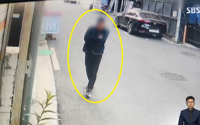지난 5월13일 새벽 6시쯤 서울 은평구의 유흥주점에 들어가는 남성. [SBS 보도화면 캡처]