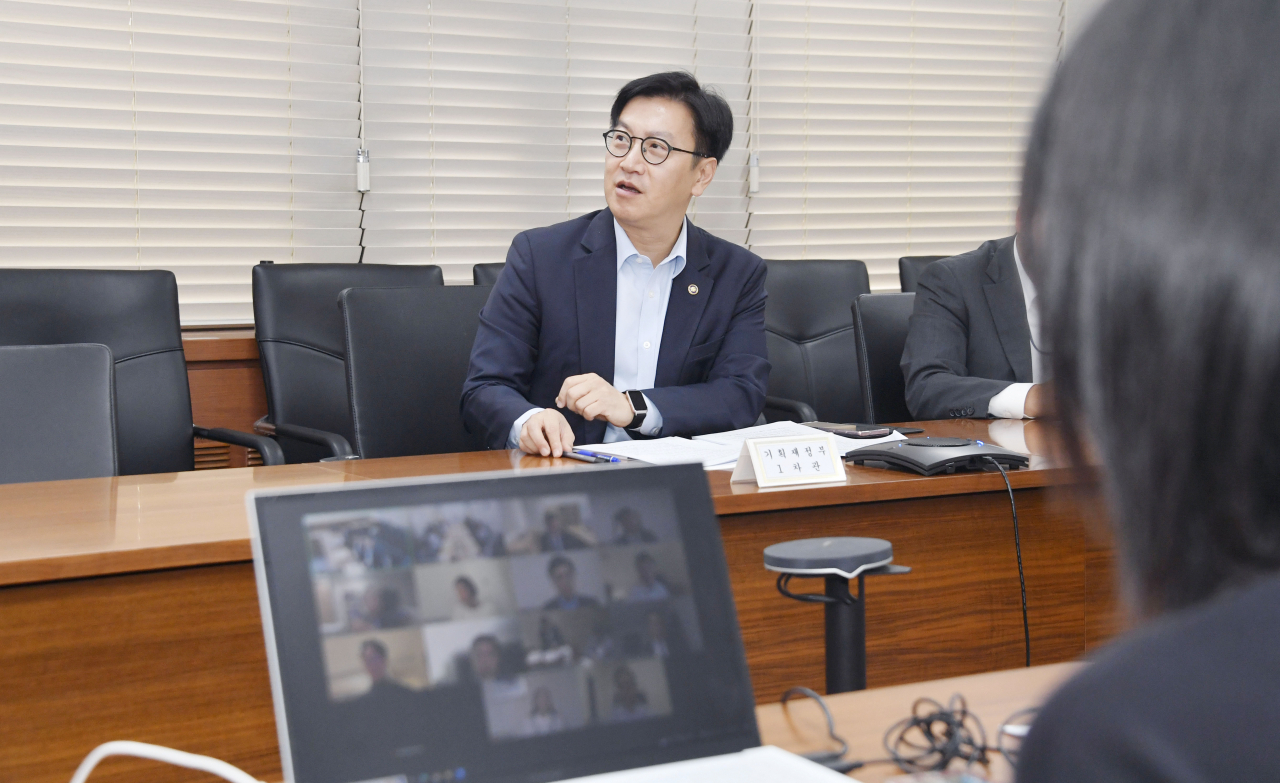 김범석 기획재정부 차관이 13일 오전 서울 종로구 정부서울청사에서 열린 '제3차 국제금융기구 현안점검회의'를 주재하며 모두발언을 하고 있다. [기획재정부 제공]