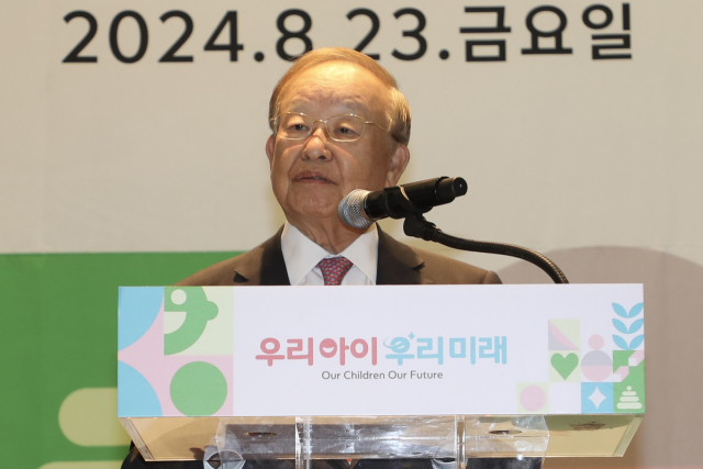 손경식 한국경영자총협회 회장이 지난 8월 서울 코엑스에서 열린 ‘저출생극복추진본부’ 출범식에서 저출생 극복을 위한 경제계의 활동 계획에 대해 발표하고 있다. [경총 제공]