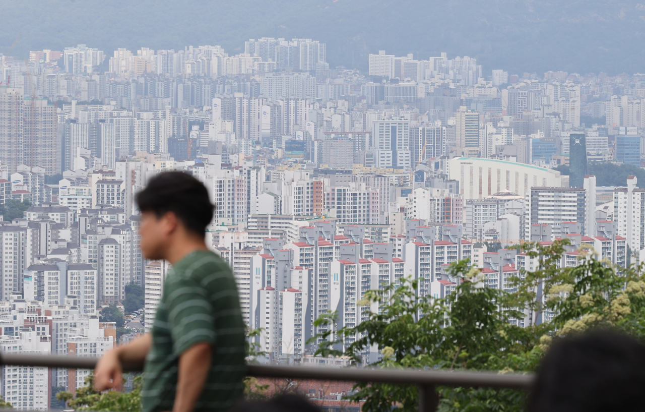 서울 남산에서 바라본 아파트 단지 모습.[연합]
