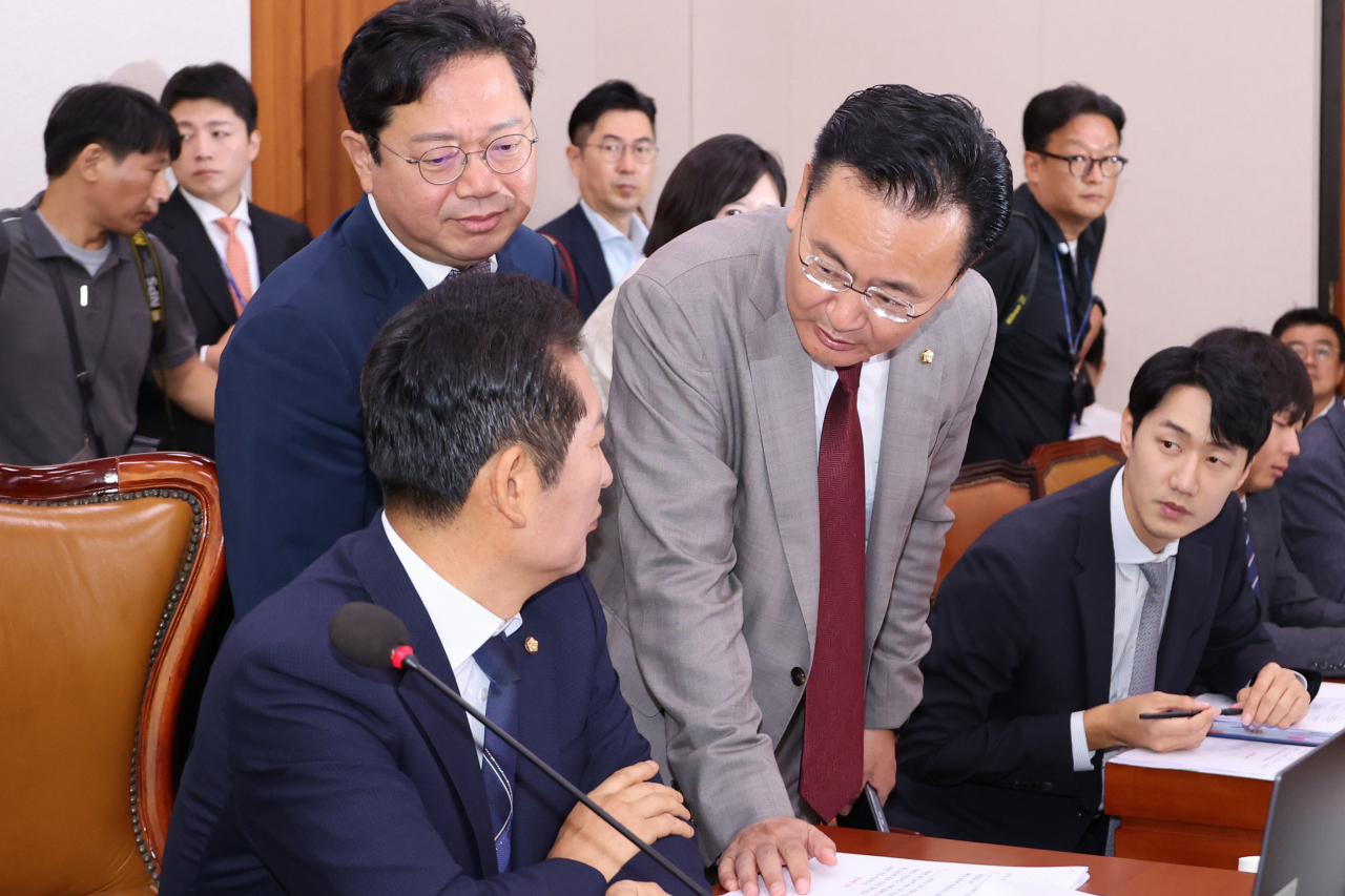 22대 국회 첫 국감…與, 文수사 vs 野,김건희 특검 ‘난타전’ 예고[이런정치]