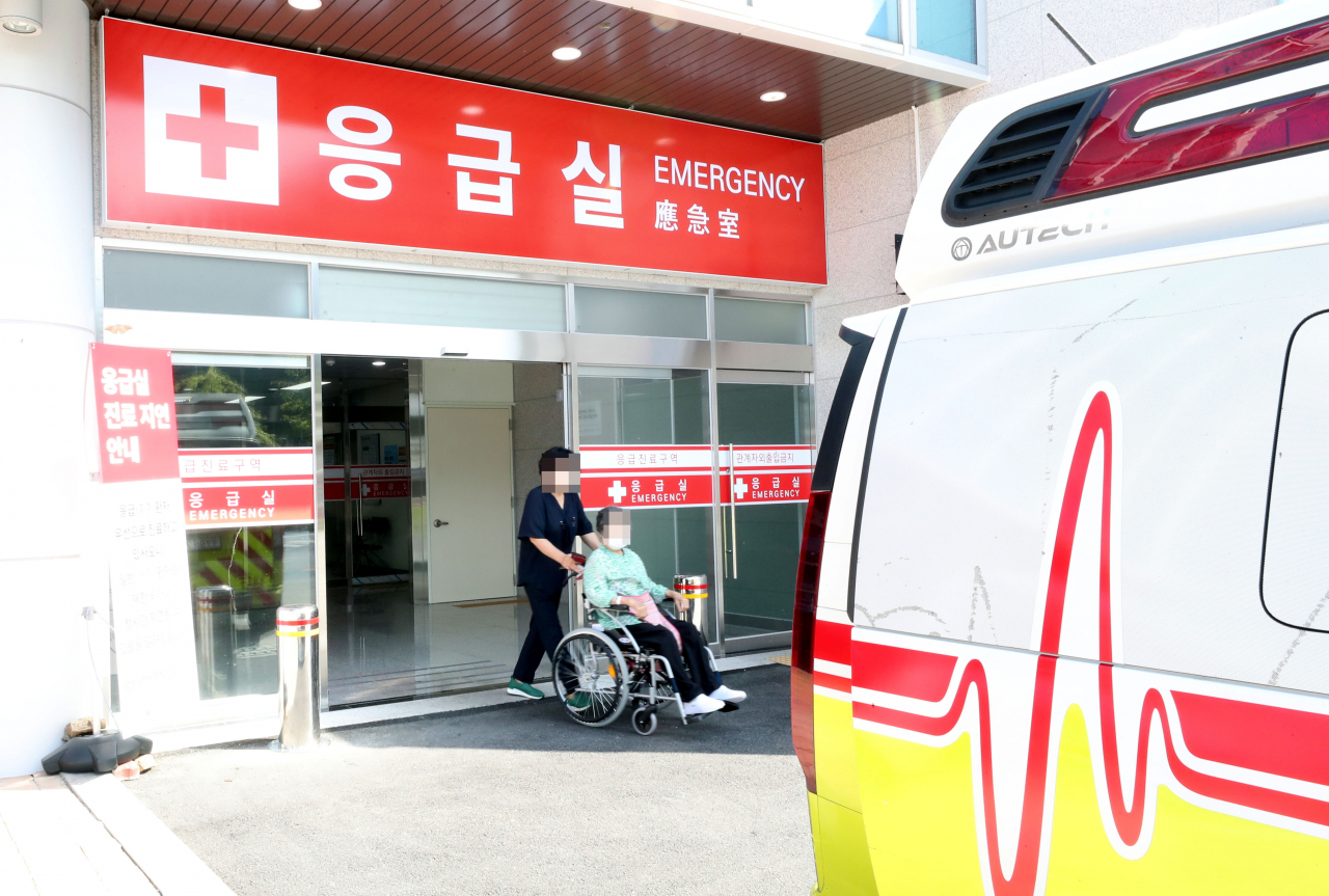 15일 오전 문을 연 충북 충주의료원 응급실의 모습. [연합]