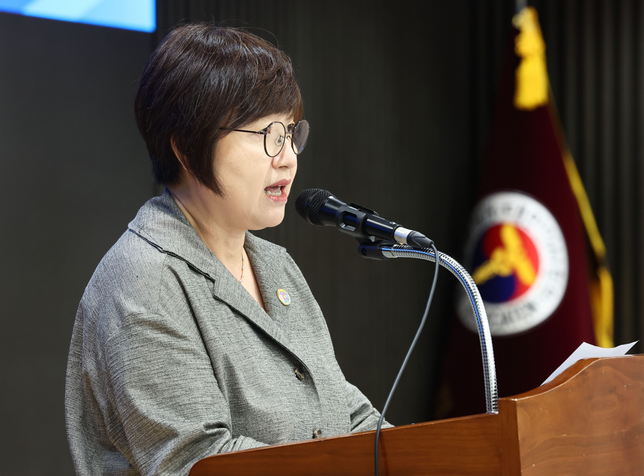 최안나 대한의사협회 대변인이 13일 오후 서울 용산구 대한의사협회 회관에서 의료대란 관련 '여야의정 협의체' 참여에 대한 의료계 공동 입장문을 발표하고 있다. [연합]