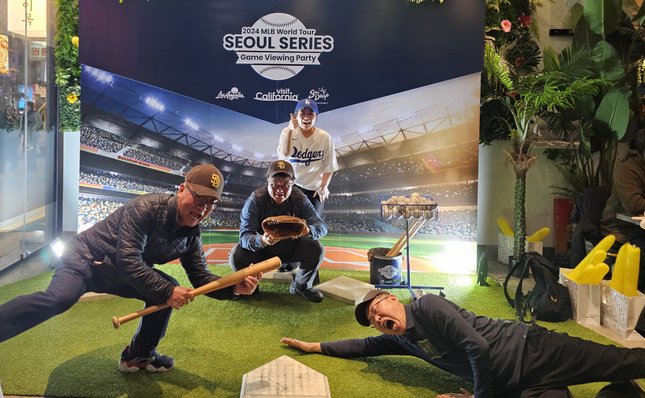 MLB 서울시리즈 열리던 날, LA관광청과 샌디에이고 관광청이 만든 서울시내 비어 팝업 설정샷