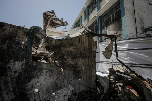 팔레스타인 난민 구호기구(UNRWA)가 가자지구에 운영하는 학교에서 이스라엘의 공습으로 손상된 모습(사진은 기사 내용과 직접적 관련 없음). [EPA]
