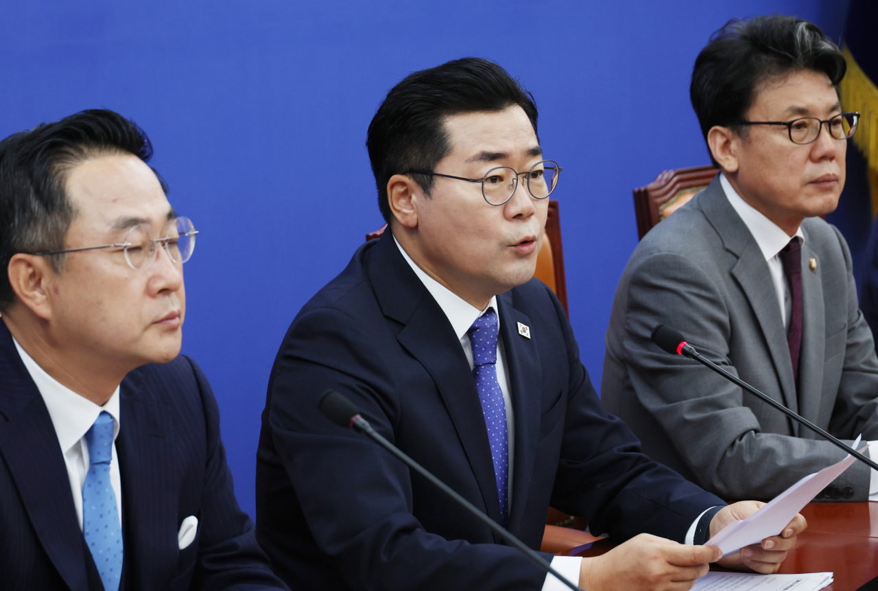 박찬대 더불어민주당 원내대표가 19일 국회에서 열린 정책조정회의에서 발언을 하고 있다. [연합]