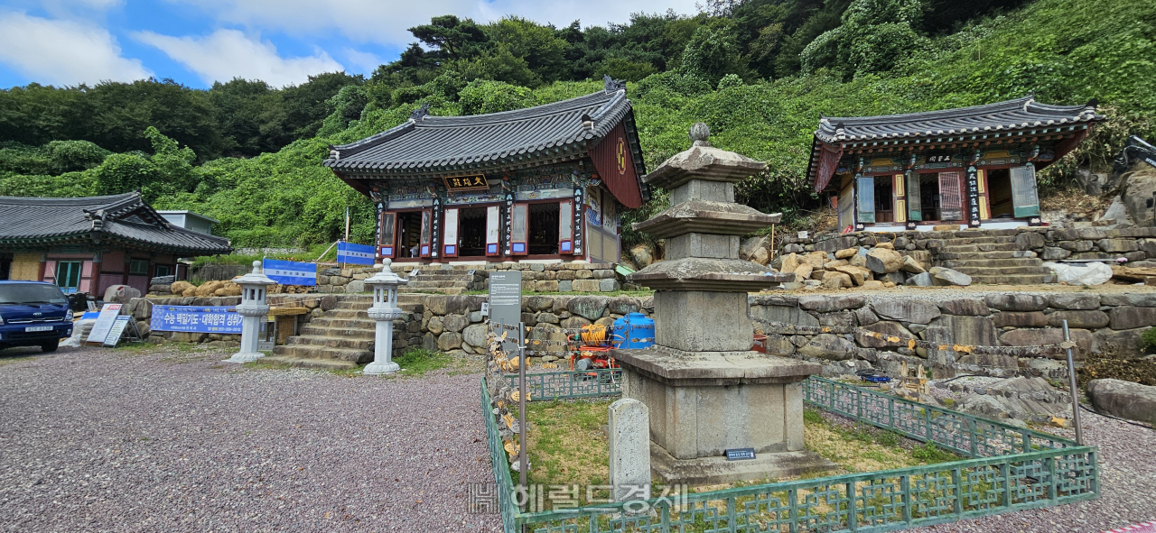 신화·역사 어우러진 물고기 신앙…밀양 ‘3대 신비’ 만어사 [정용식의 내 마음대로 사찰여행 비경 100선]