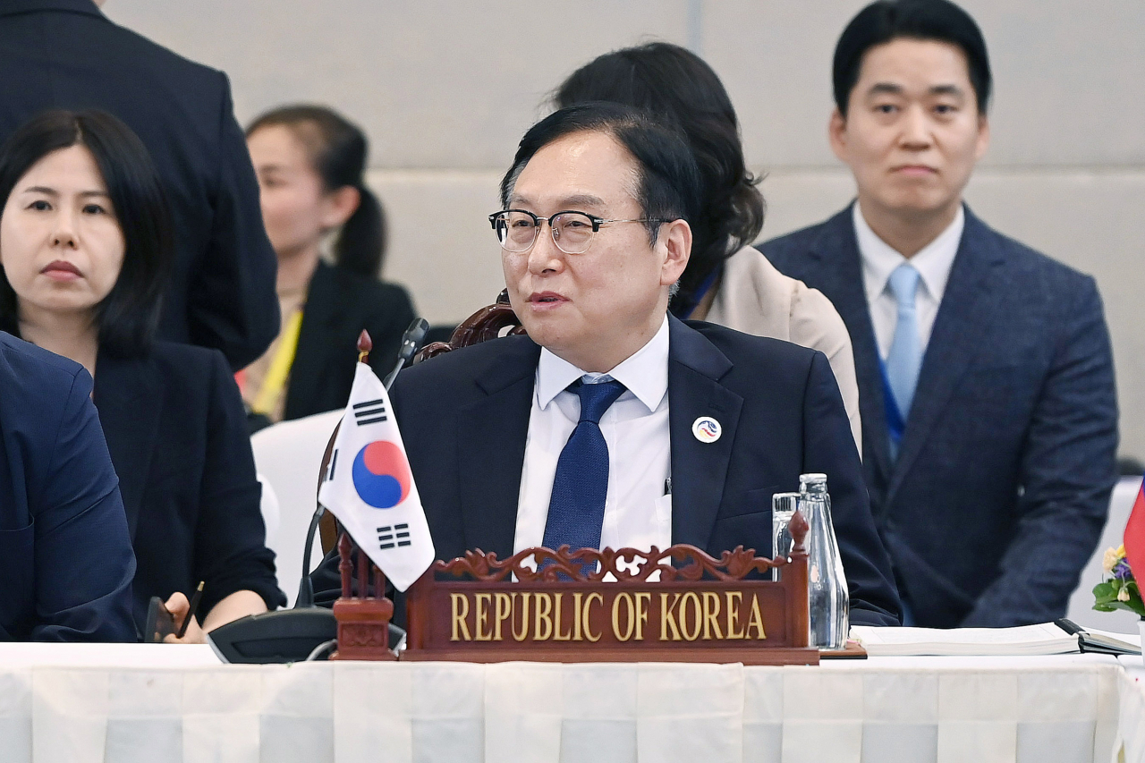 정인교 산업통상자원부 통상교섭본부장이 21일(현지시간) 라오스 비엔티안 크라운플라자호텔에서 열린 ‘제12차 동아시아정상회의(EAS) 경제장관회의’에 참석, 공급망, 디지털 전환, 기후변화 등 지역 및 세계 경제 동향에 대한 의견을 교환하고 있다.[산업통상자원부 제공]